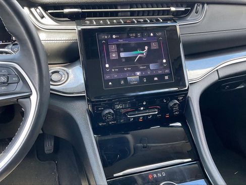 Used 2022 Jeep Grand Cherokee L Laredo w/ Luxury Tech Group I RWD image 6