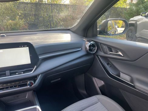 Used 2025 Chevrolet Equinox LT image 33