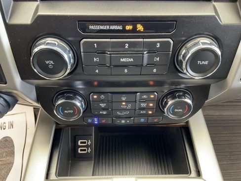 Used 2019 Ford F150 Lariat w/ Trailer Tow Package image 20