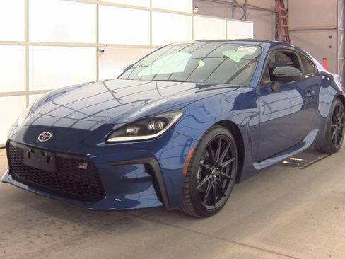 Used 2024 Toyota GR86 Premium RWD image 7