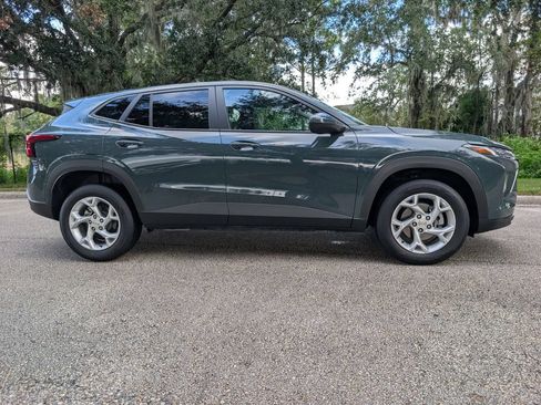 Used 2025 Chevrolet Trax LS w/ LS Convenience Package FWD image 10