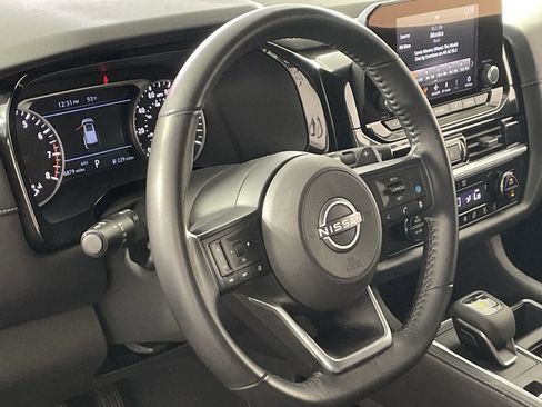 Used 2025 Nissan Pathfinder SV AWD/4WD image 13