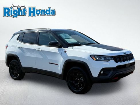 Used 2024 Jeep Compass Trailhawk AWD/4WD image 10