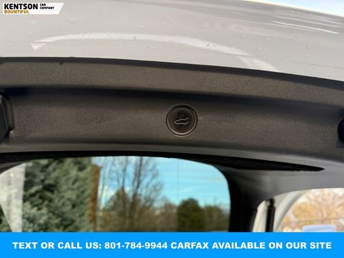 Used 2022 Tesla Model Y Long Range image 32