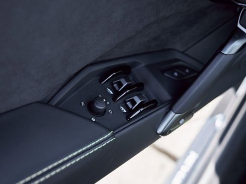 Used 2025 Lamborghini Revuelto Base image 37