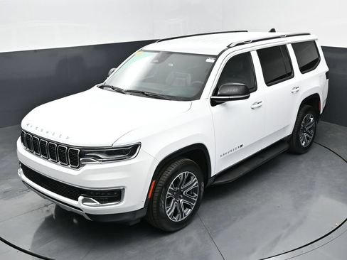 Used 2024 Jeep Wagoneer Series II w/ Flexible Seating Group RWD image 30
