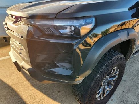 Used 2025 Chevrolet Colorado ZR2 AWD/4WD image 9