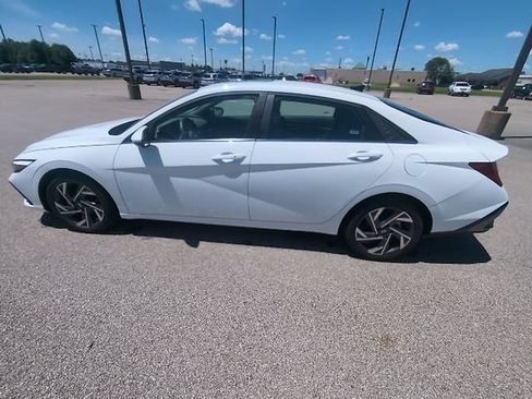 Used 2025 Hyundai Elantra SEL FWD image 7