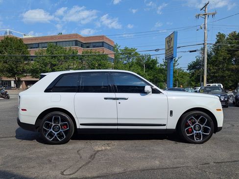 Used 2022 Rolls-Royce Cullinan Black Badge AWD/4WD image 6