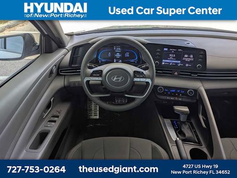 Used 2025 Hyundai Elantra Sport FWD image 16