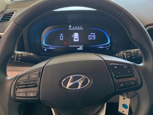 Certified 2023 Hyundai Venue SEL FWD image 7
