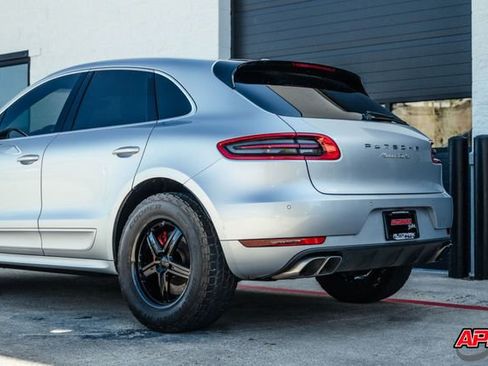 Used 2015 Porsche Macan Turbo image 45
