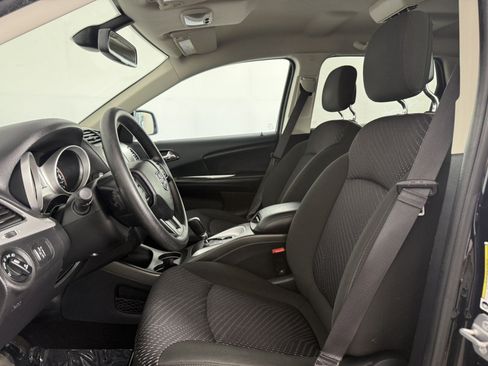 Used 2019 Dodge Journey SE FWD image 15