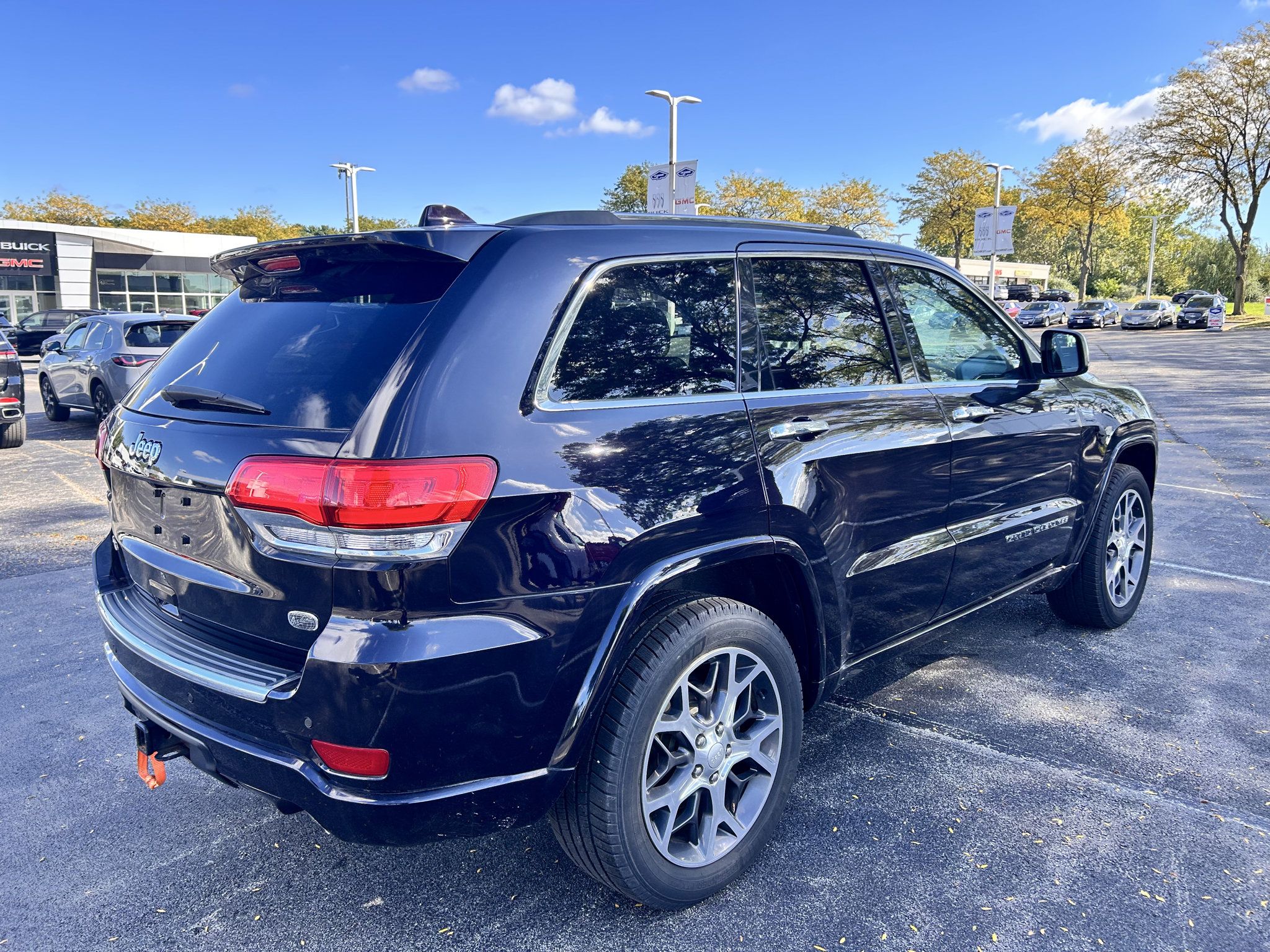 Used 2019 Jeep Grand Cherokee Overland AWD/4WD image 5