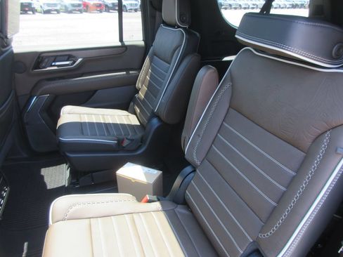 New 2026 GMC Yukon XL Denali Ultimate AWD/4WD image 12