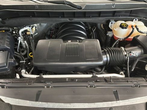 Used 2025 Chevrolet Tahoe Z71 AWD/4WD image 32