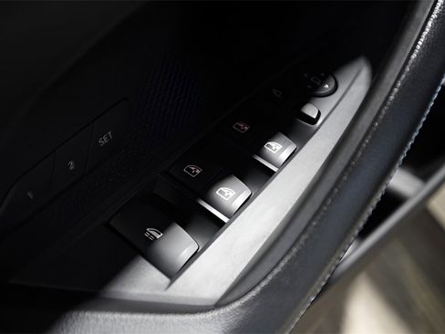 Used 2021 BMW 430i Convertible image 33