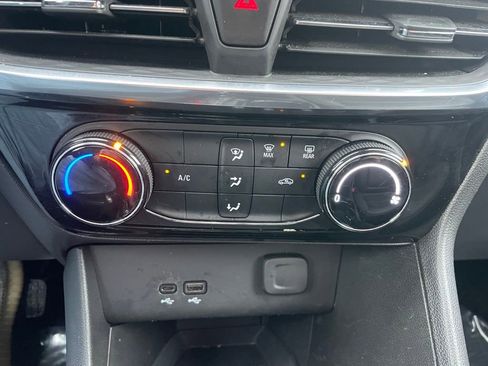 Used 2024 Buick Encore GX Sport Touring image 11