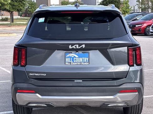 Used 2024 Kia Sorento S FWD image 5