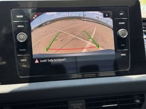 Used 2026 Volkswagen Jetta SE FWD image 17