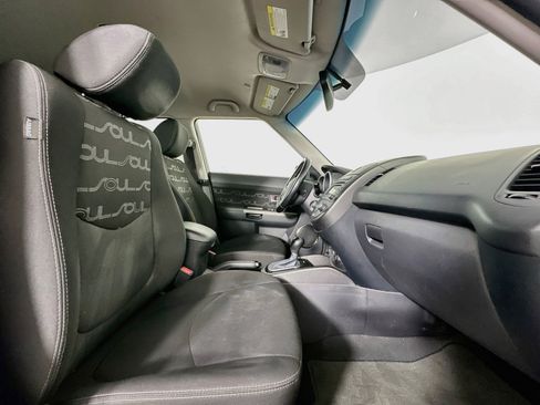 Used 2013 Kia Soul + w/ Audio Pkg FWD image 29