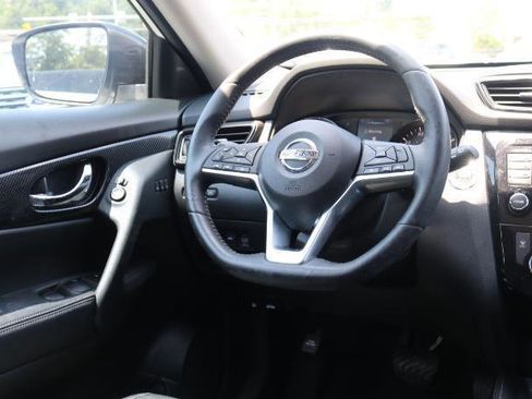 Used 2017 Nissan Rogue SL FWD image 20