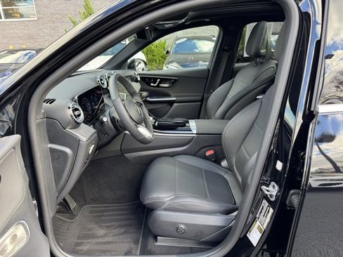 Used 2025 Mercedes-Benz GLC 300 4MATIC image 12