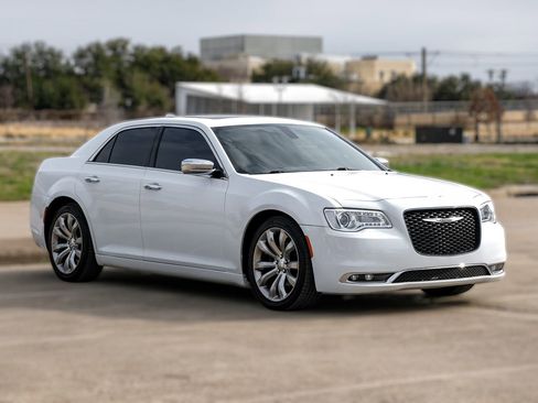 Used 2018 Chrysler 300 Limited image 8