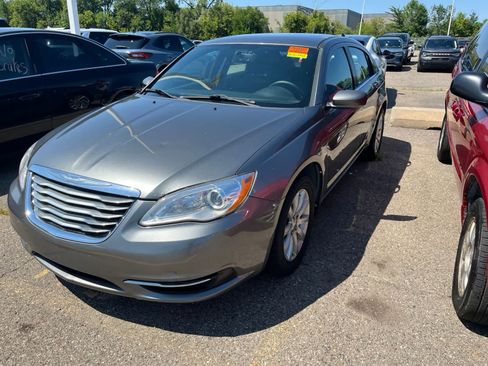 Used 2013 Chrysler 200 Touring w/ Cold Weather Group FWD image 2