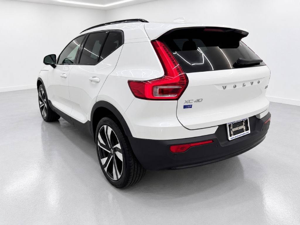 Used 2024 Volvo XC40 B5 Plus w/ Protection Package Premier AWD/4WD image 5