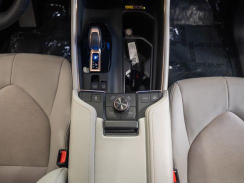 Used 2025 Toyota Grand Highlander AWD Hybrid image 29