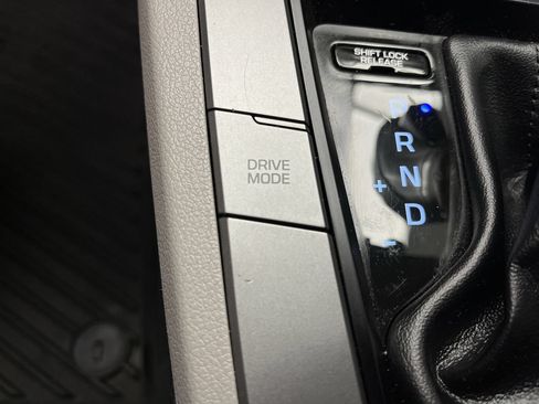Used 2017 Hyundai Elantra SE FWD image 12
