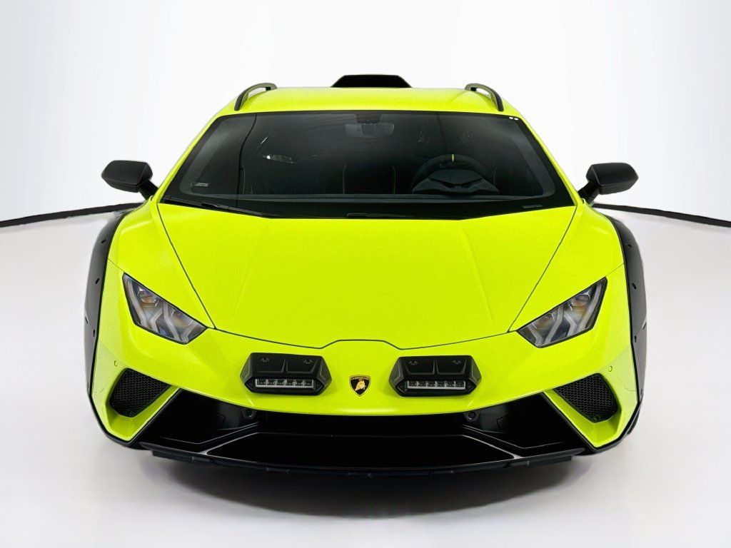 Used 2024 Lamborghini Huracan Sterrato AWD/4WD image 2