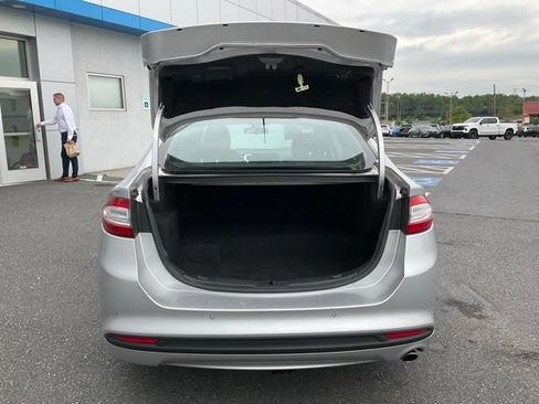 Used 2016 Ford Fusion SE FWD image 18