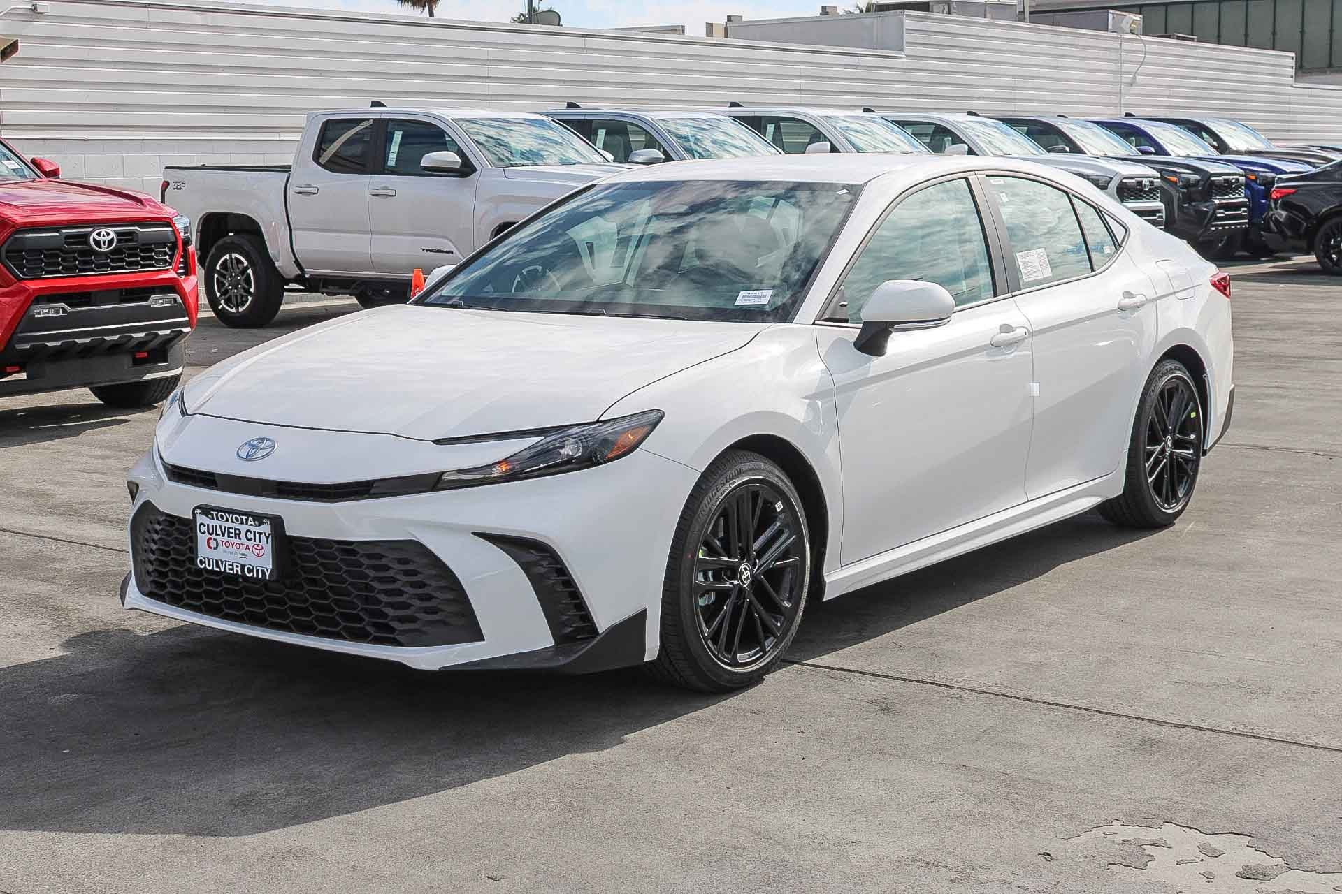 New 2026 Toyota Camry SE FWD image 3