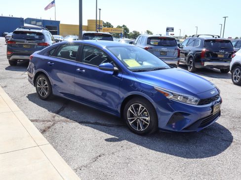 Used 2024 Kia Forte LXS FWD image 3