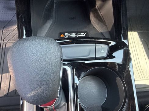 Used 2024 Chevrolet Trax RS w/ Sunroof Package FWD image 20