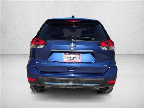 Used 2018 Nissan Rogue S image 7