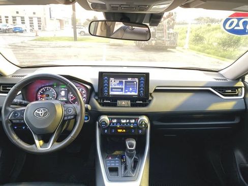 Used 2020 Toyota RAV4 XLE Premium AWD/4WD image 20