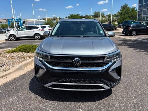 Used 2023 Volkswagen Taos SE w/ Panoramic Sunroof Package AWD/4WD image 2