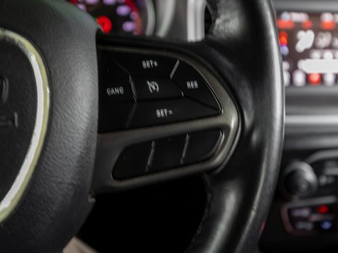 Used 2021 Dodge Charger SXT w/ Leather Interior Group RWD image 8