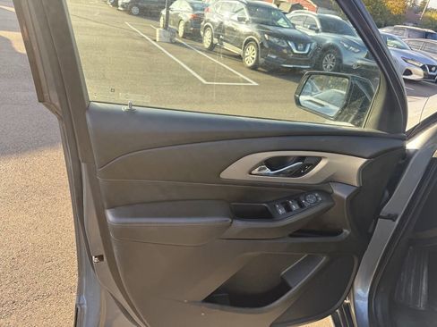 Used 2018 Chevrolet Traverse LS image 19
