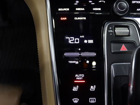 Used 2018 Porsche Panamera 4S image 26