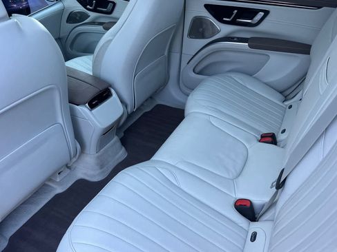 Used 2023 Mercedes-Benz EQS 580 4MATIC SUV image 12
