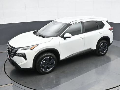 Used 2024 Nissan Rogue SV AWD/4WD image 18