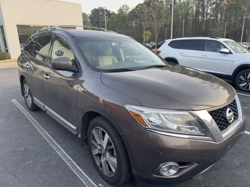 Used 2015 Nissan Pathfinder Platinum image 3