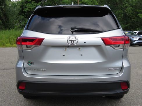 Used 2018 Toyota Highlander SE AWD/4WD image 6