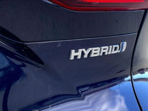 Used 2022 Toyota Venza LE image 9