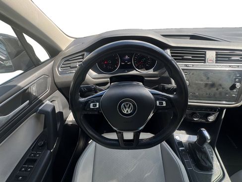 Used 2018 Volkswagen Tiguan SEL FWD image 12