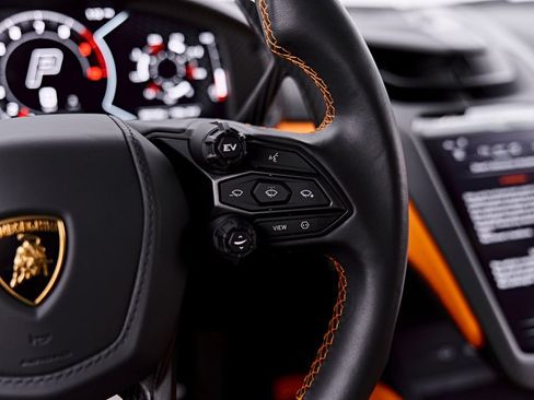 Used 2025 Lamborghini Revuelto AWD/4WD image 73